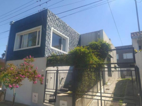 Hermosa casa con patio, parrilla y garage cerrado